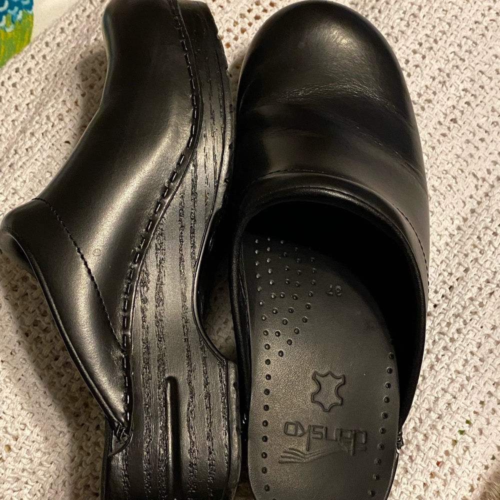 Black Dansko Sonja Clogs - Barely Worn!